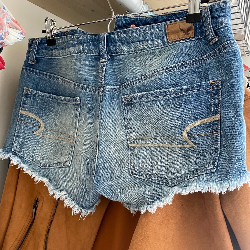 American Eagle hi-rise festival jean shorts size 6 - Picture 6 of 9